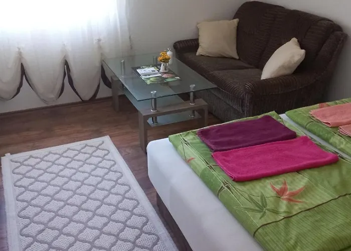 Omar & Una Apartmani