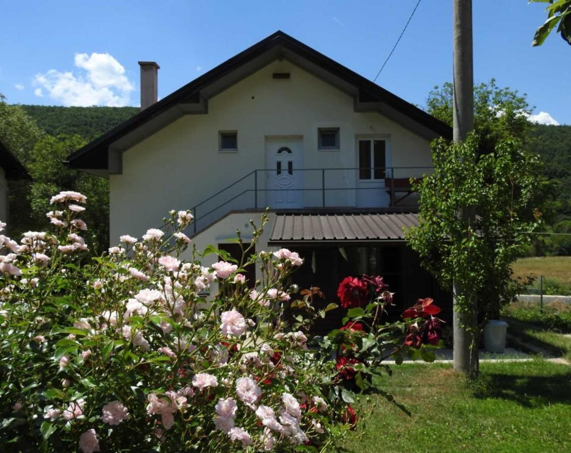 Omar & Ferienhaus Bihać